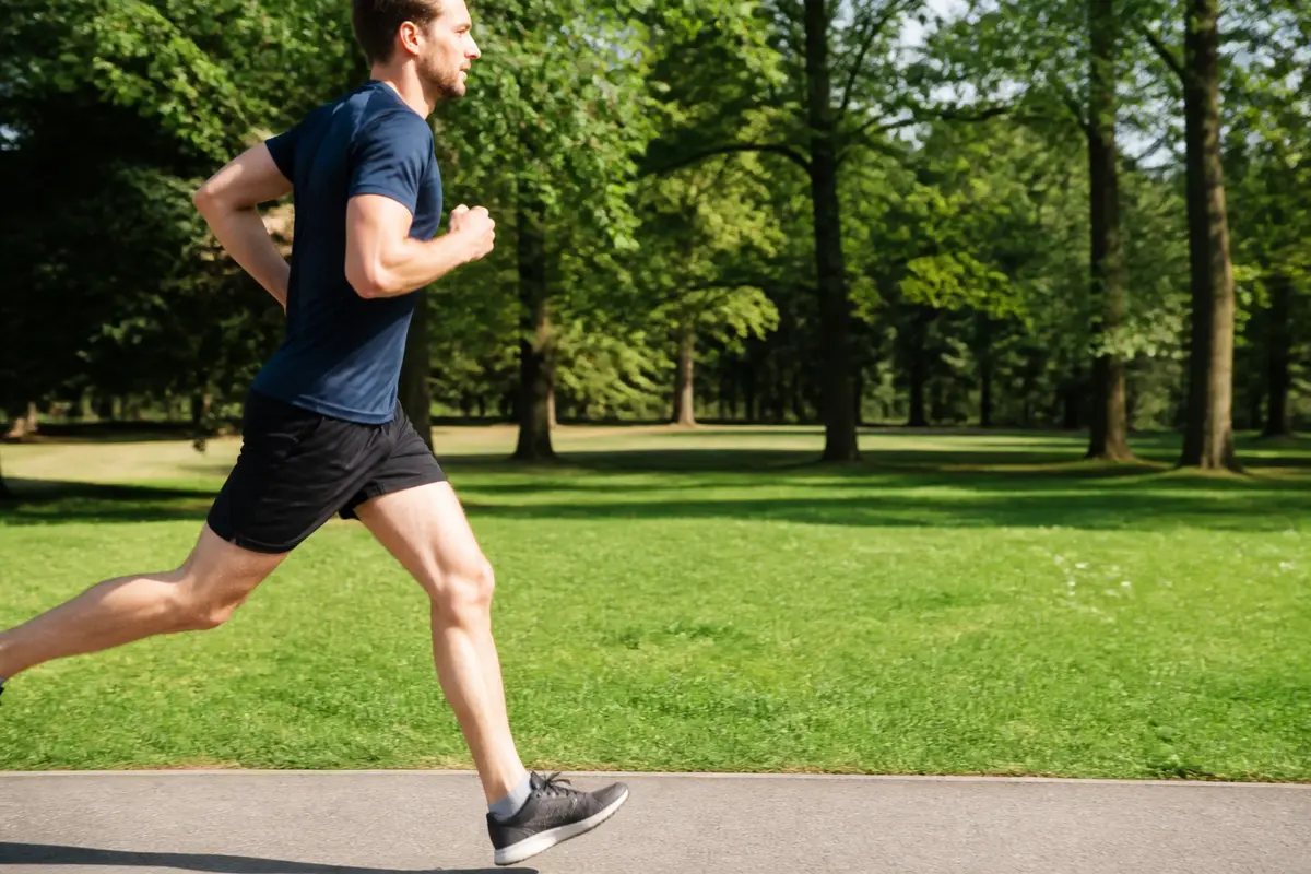 Courir après manger : Combien de temps faut-il attendre ?